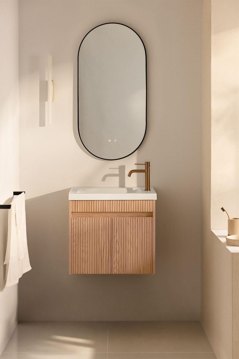 Set di mobili da bagno sospesi in legno con lavabo integrato Narek, immagine della galleria 1