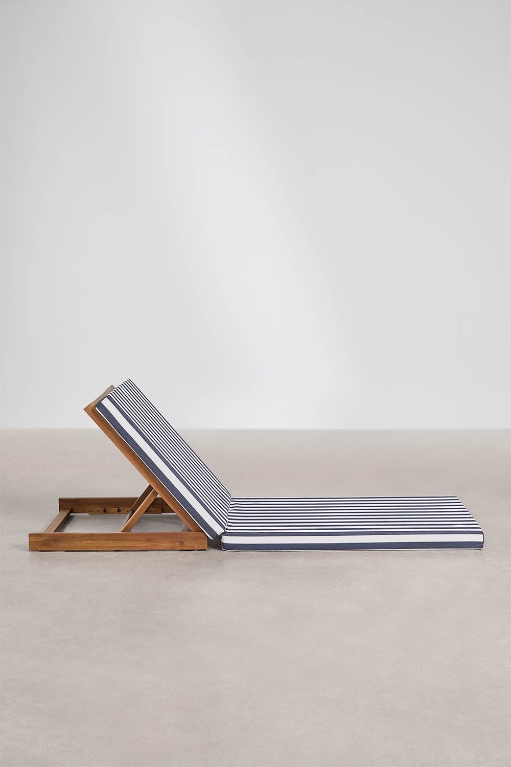 Confezione da 2 lettini prendisole reclinabili in legno di acacia Idaira, immagine della galleria 2