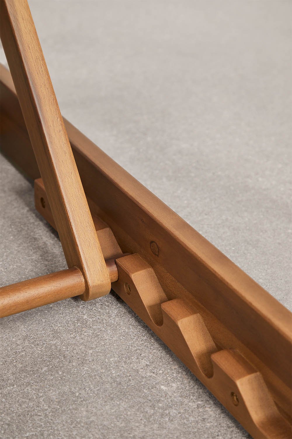 Lettino prendisole reclinabile in legno di acacia Idaira, immagine della galleria 7