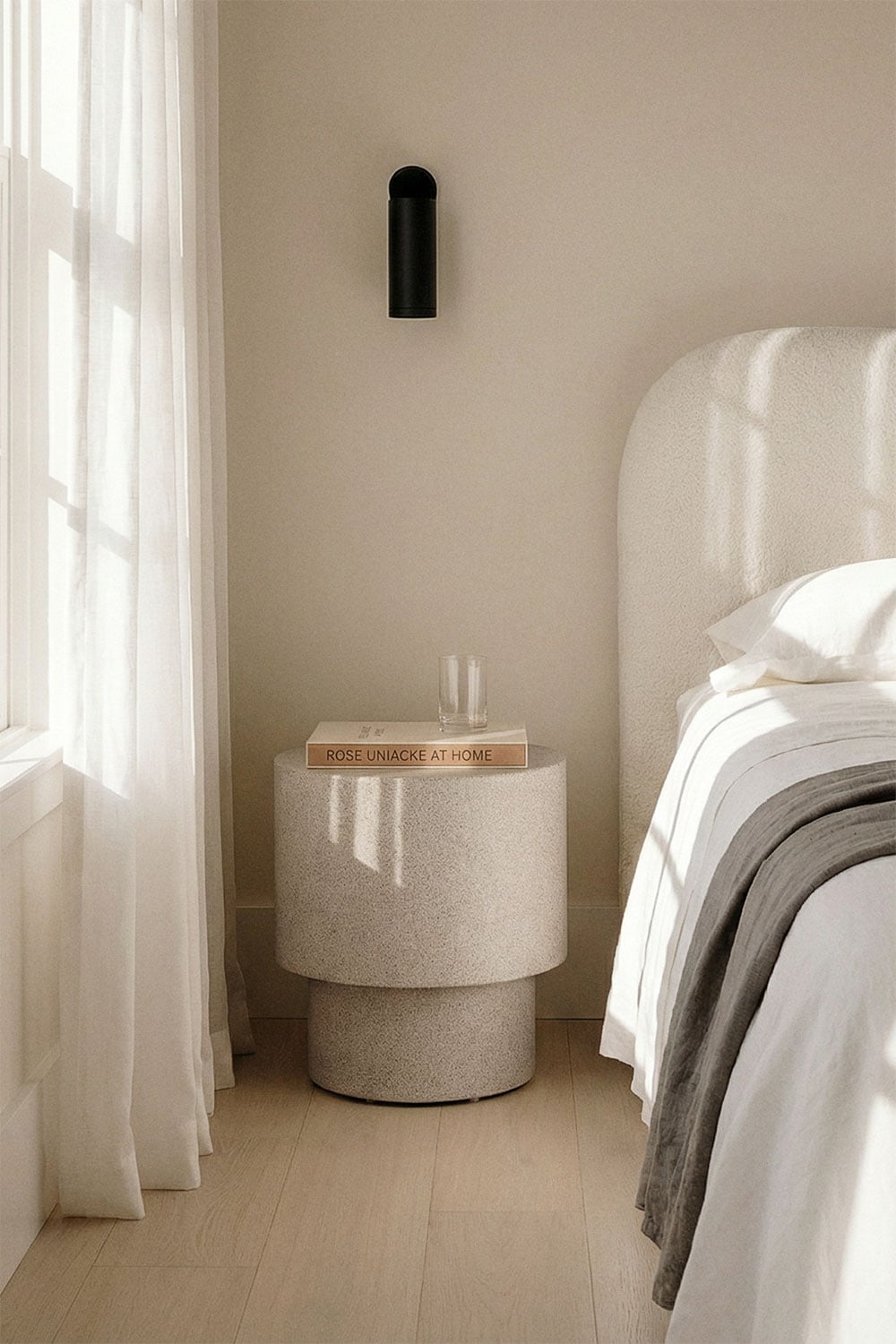 Set di 2 comodini rotondi Ø45 cm in cemento Selara, immagine della galleria 1