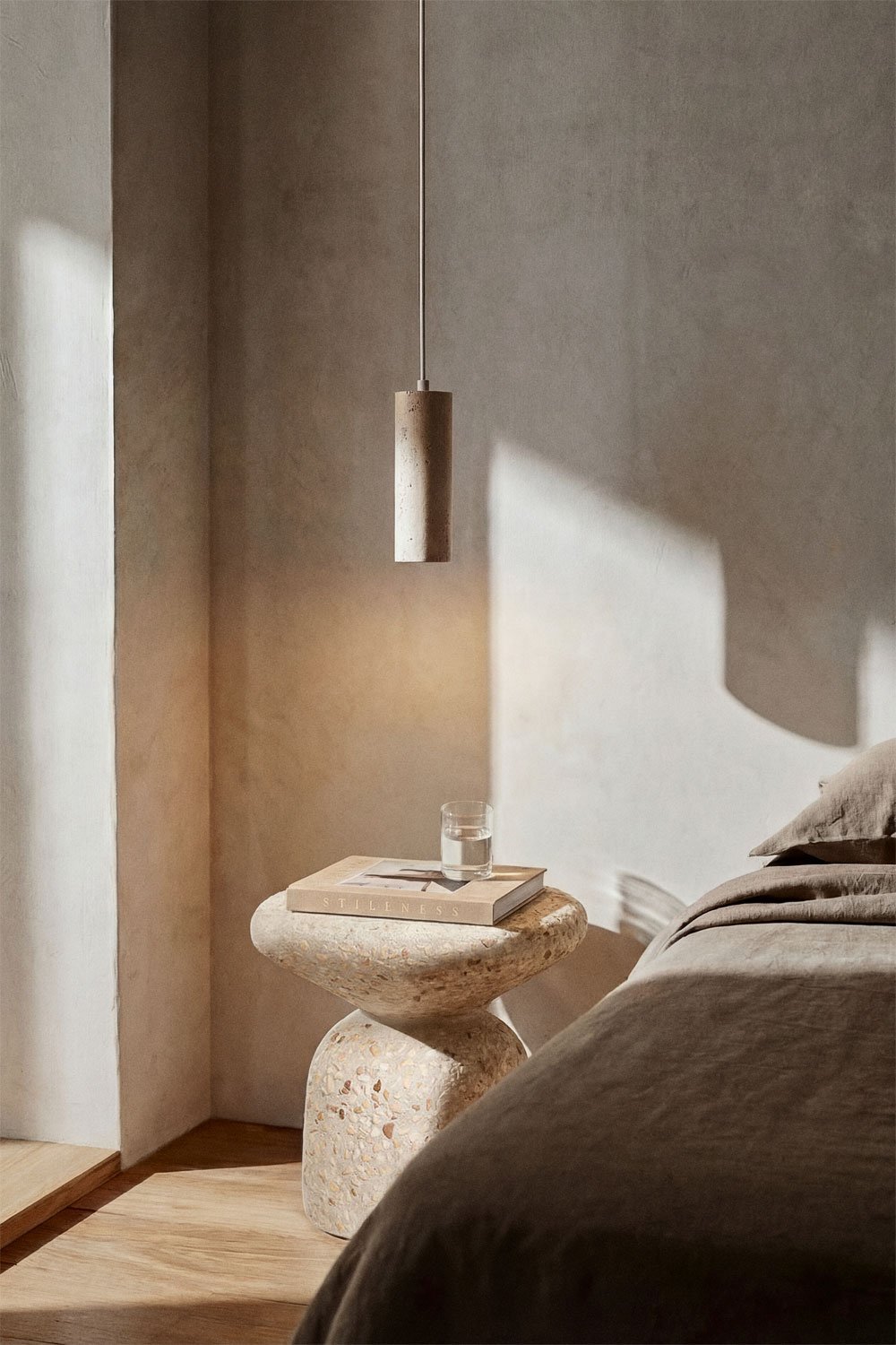 Comodino rotondo Ø40 cm in cemento Zanira, immagine della galleria 1