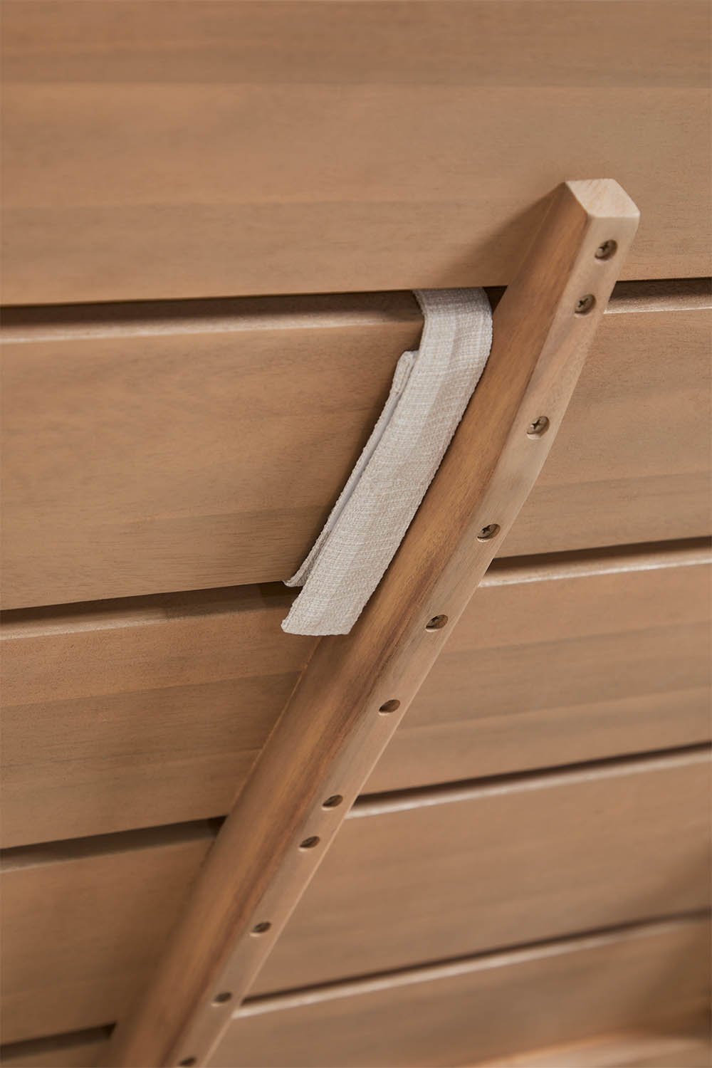 Letto balinese reclinabile in legno di acacia Sirka, immagine della galleria 9