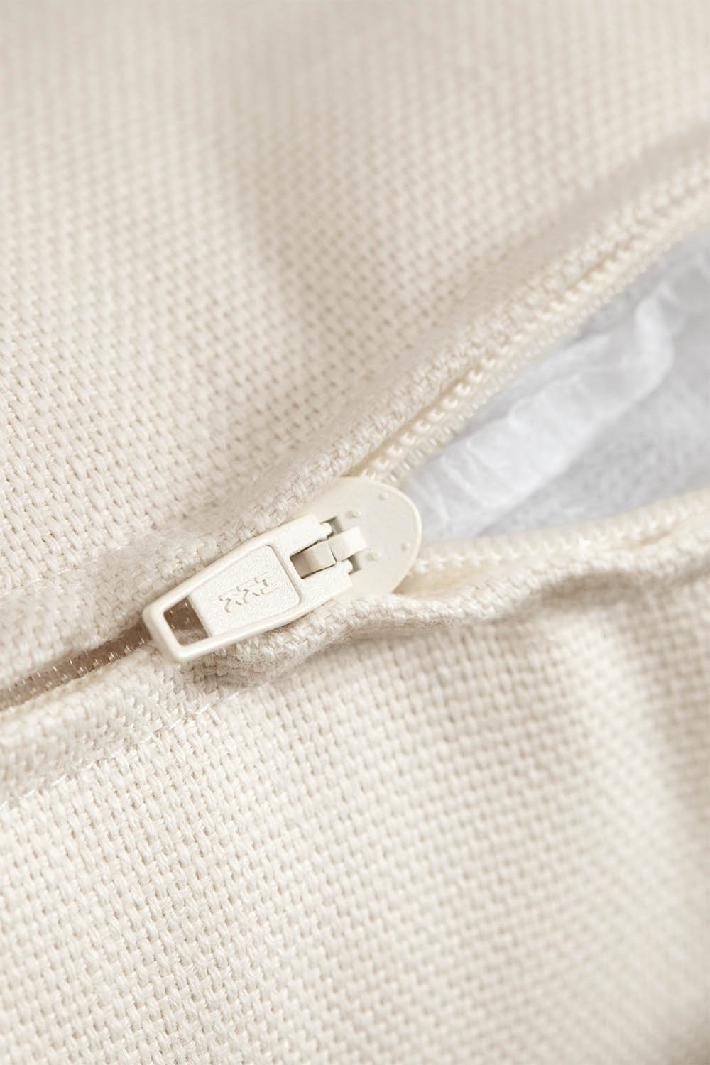 Set da giardino con divano 2 posti, 2 poltrone in acciaio e midollino sintetico Lina e 2 tavolini in cemento Fonelas, immagine della galleria 8