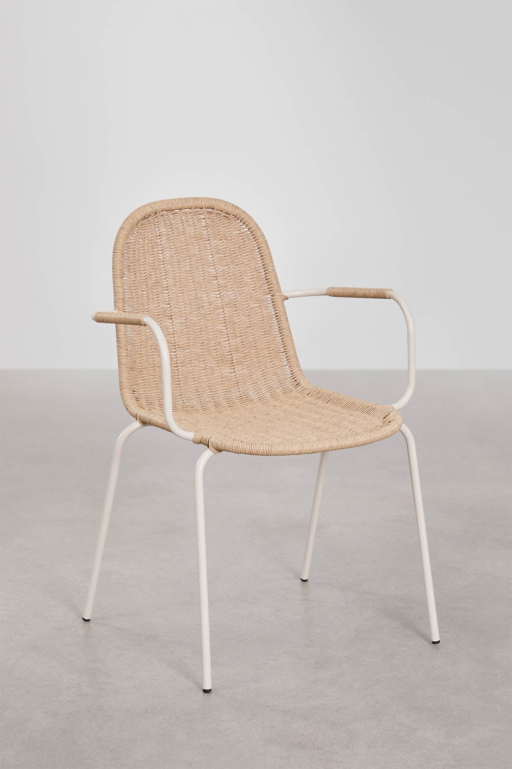 Set di 4 sedie da giardino impilabili con braccioli in rattan sintetico Reiven, immagine della galleria 3