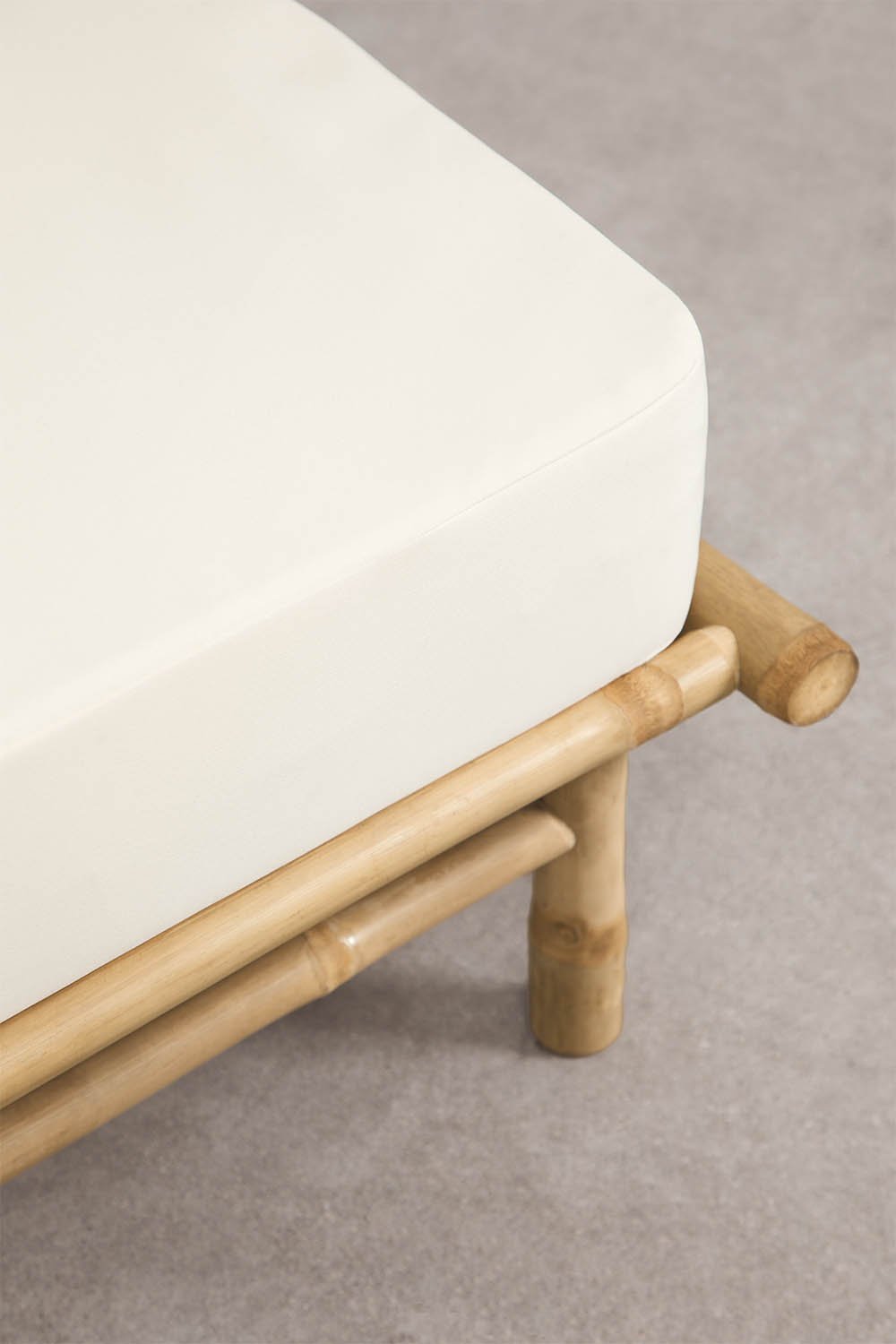 Set da giardino con divano modulare a 3 pezzi, pouf e tavolino quadrato 75x75 cm in bambù Isendra, immagine della galleria 8