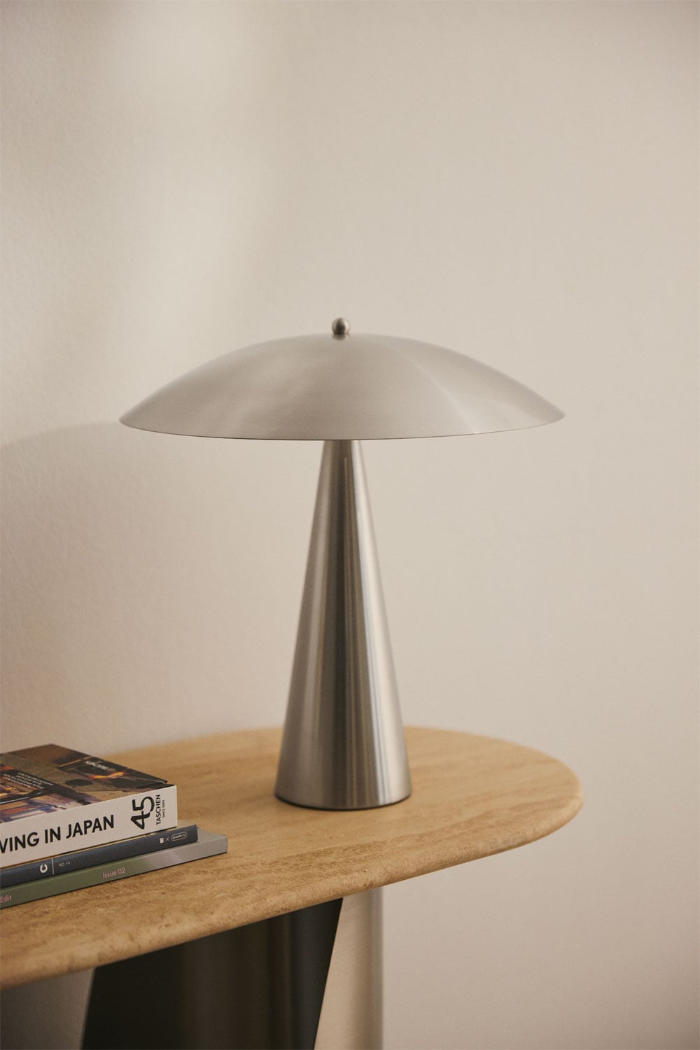 Lampada da tavolo in ferro Irune, immagine della galleria 1