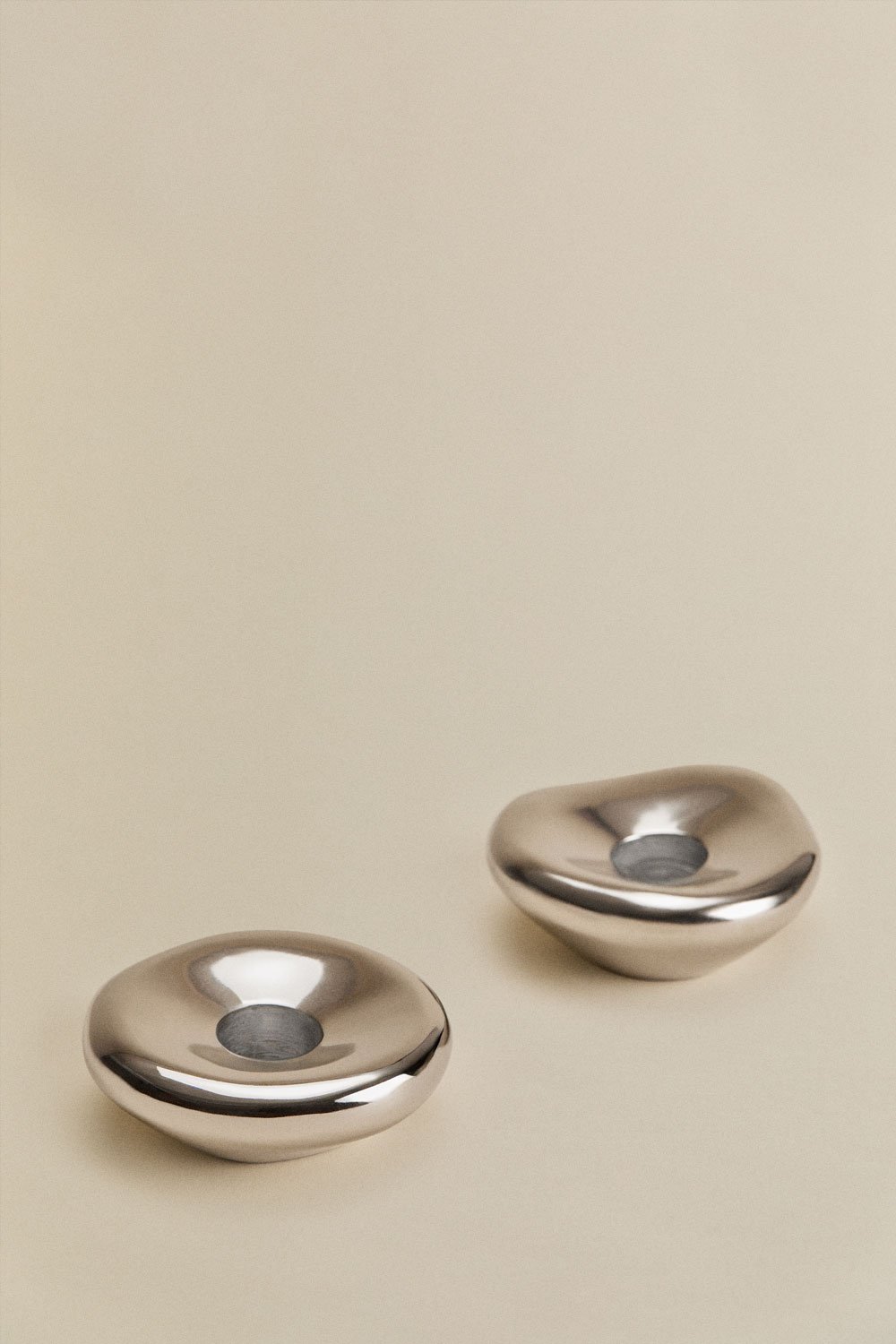 Set di 2 candelabri in alluminio Nibs, immagine della galleria 1