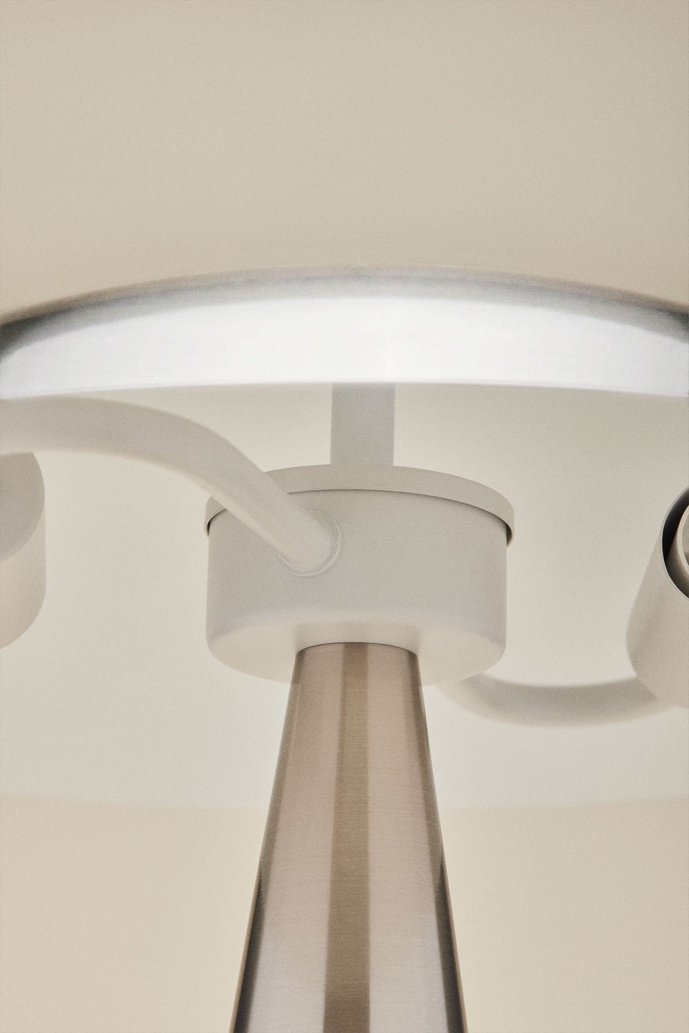 Lampada da tavolo in ferro Irune, immagine della galleria 6