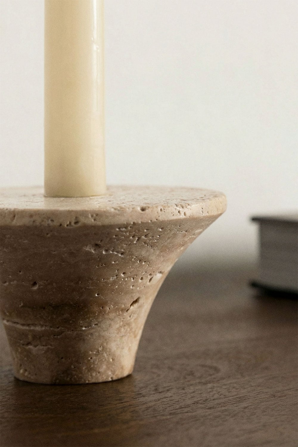 Set di 2 candelabri in pietra naturale Bellvion, immagine della galleria 2