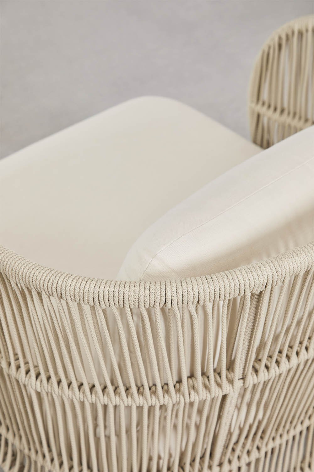 Poltrona da giardino in legno di acacia e corda intrecciata Capri, immagine della galleria 4