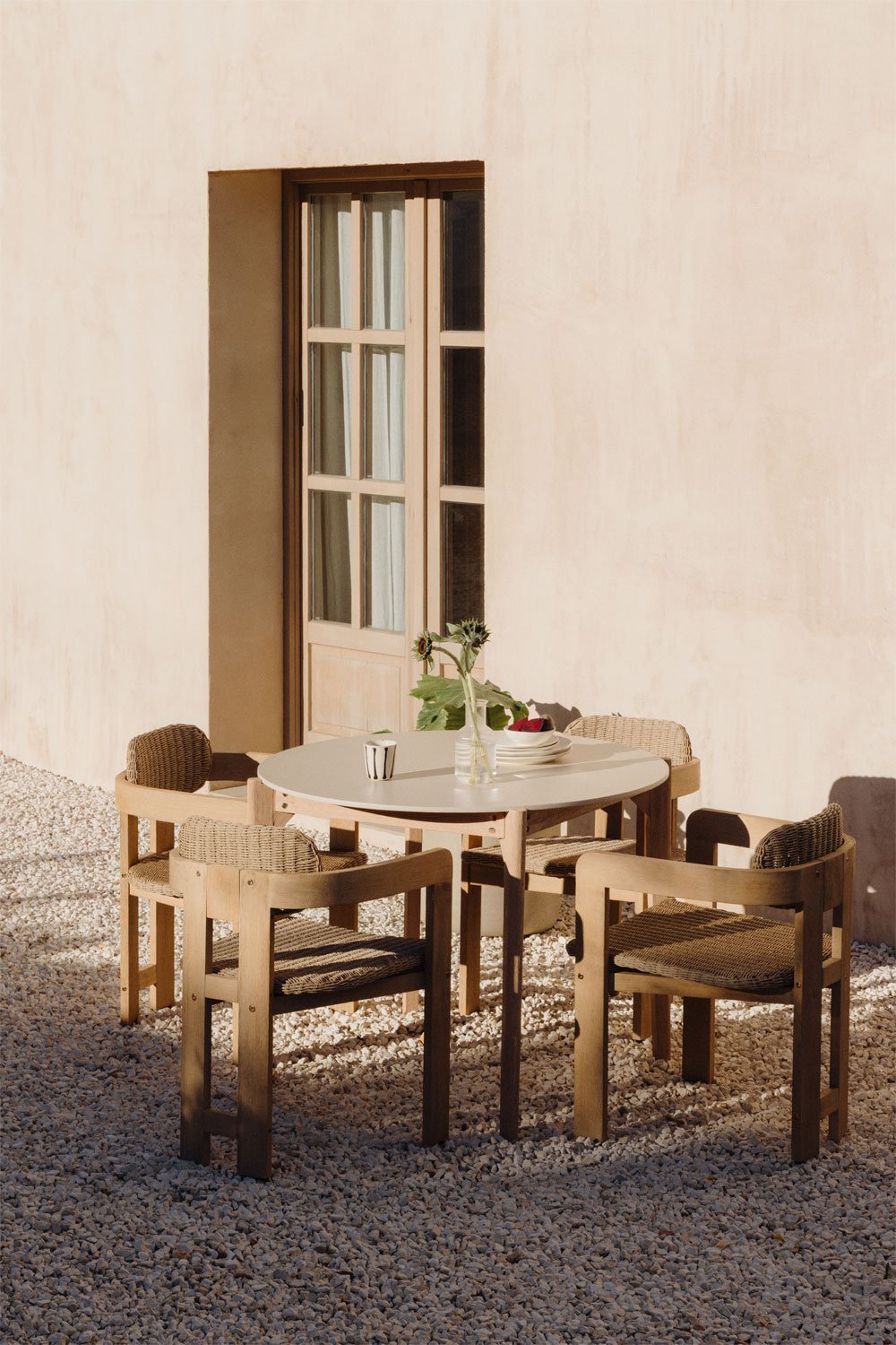 Round garden table Ø100 cm in cement and acacia wood Xajul, immagine della galleria 2