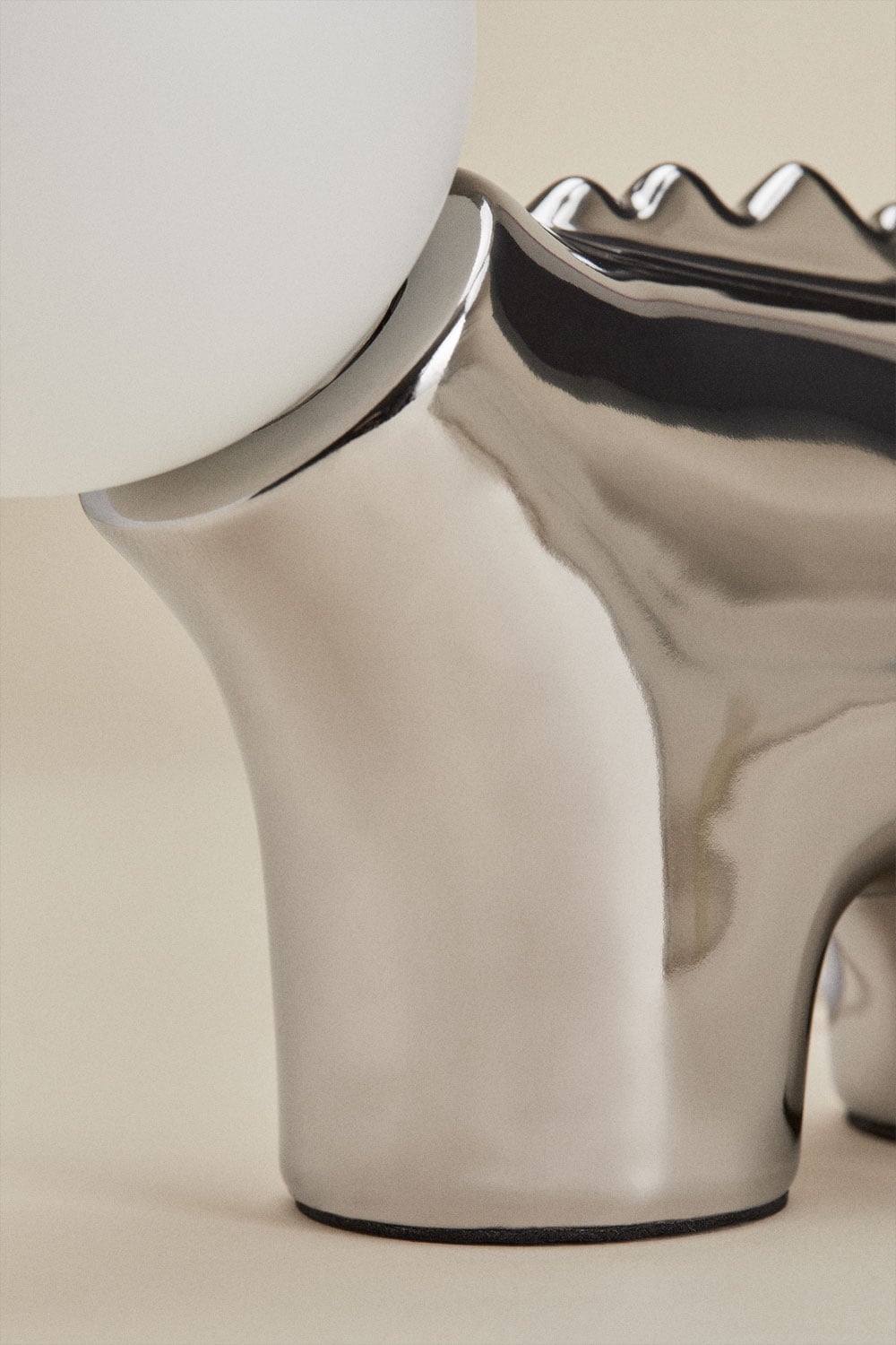 Lampada da tavolo in ceramica con sfera di cristallo Maloa, immagine della galleria 4