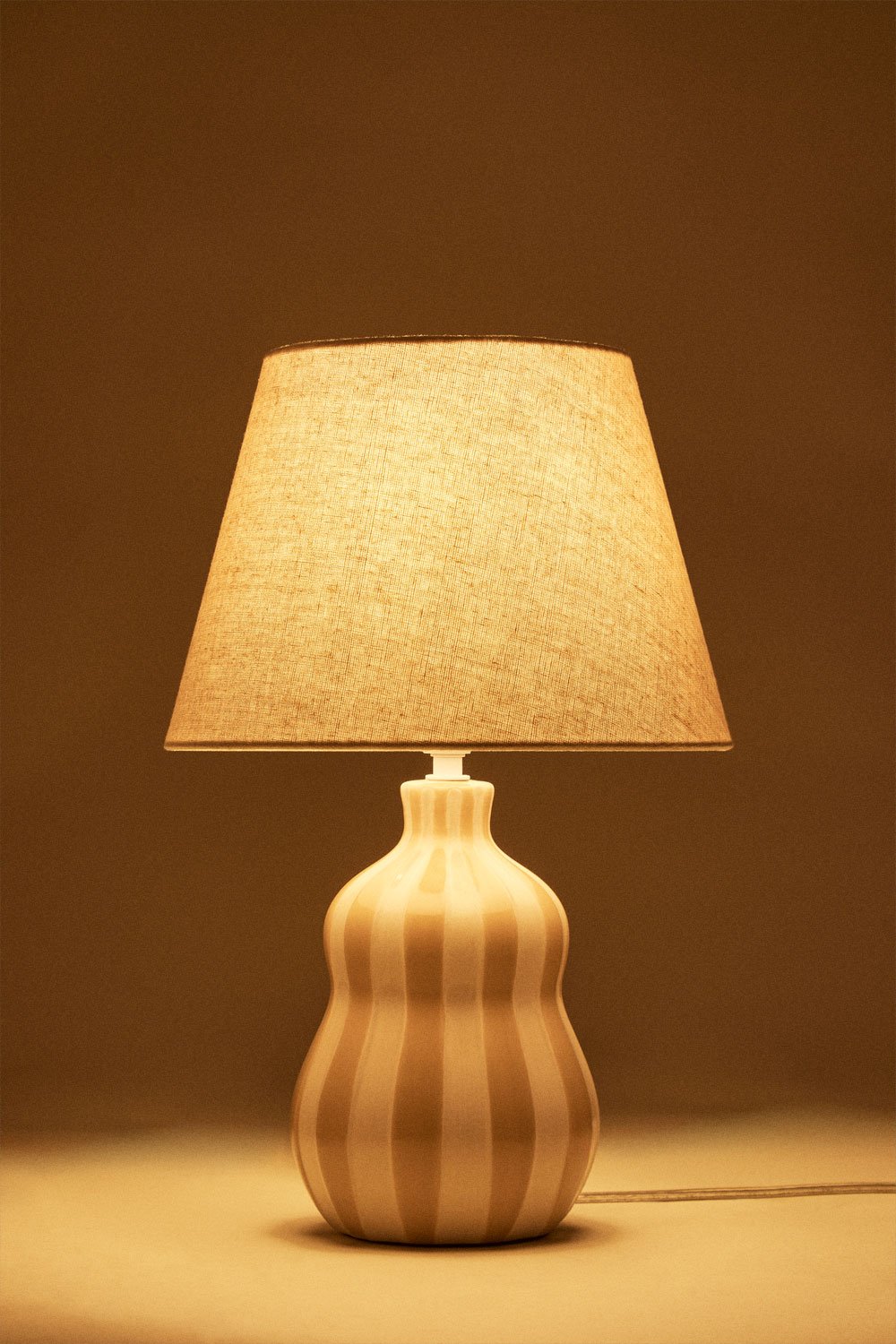 Lampada da tavolo ↑40 cm in ceramica e lino Jolira, immagine della galleria 4