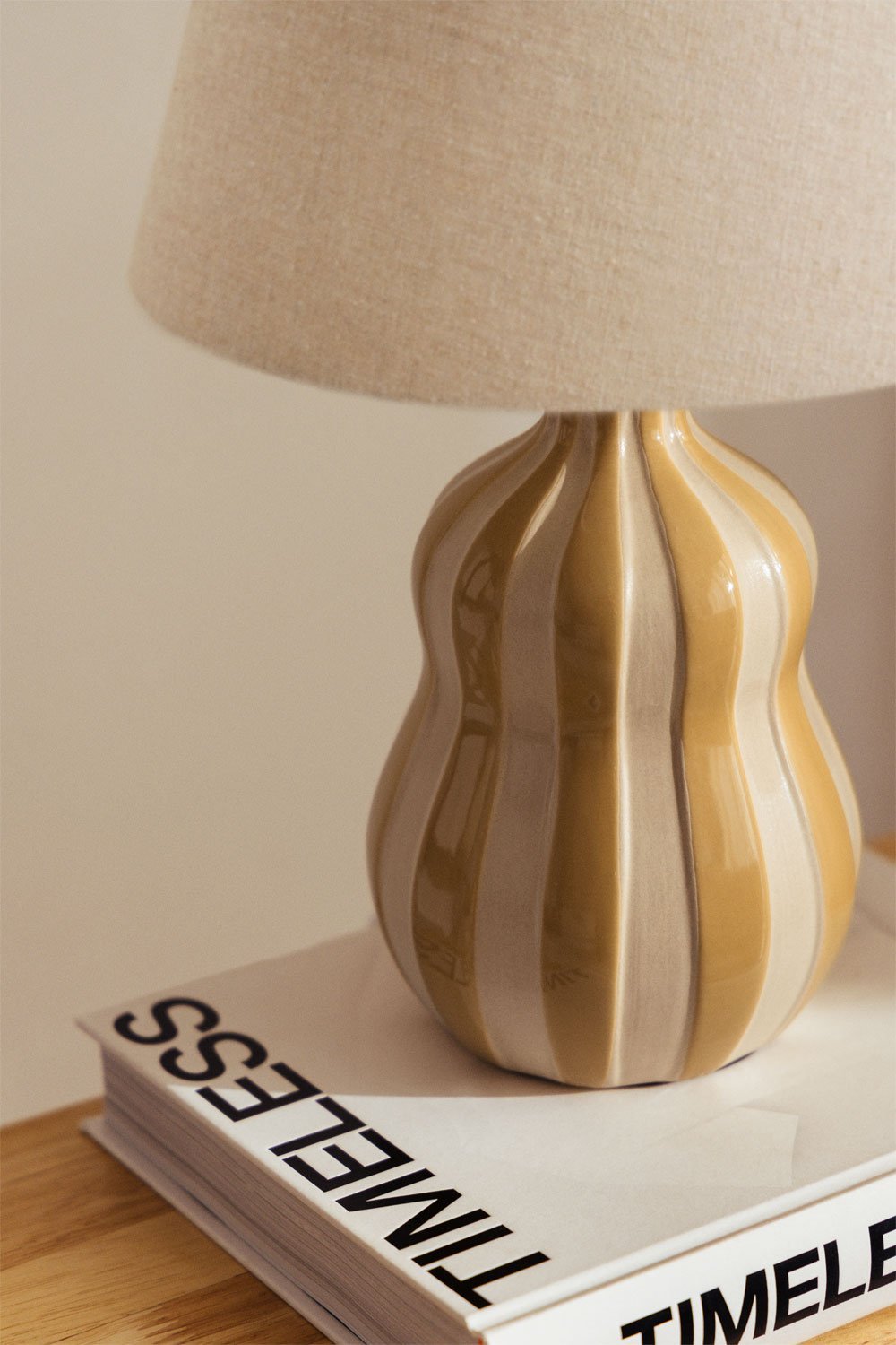 Lampada da tavolo ↑40 cm in ceramica e lino Jolira, immagine della galleria 2