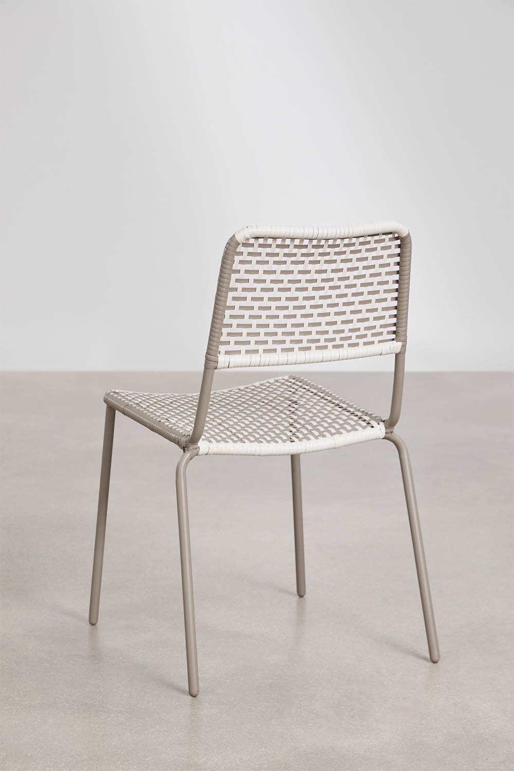 Set di 4 sedie da pranzo impilabili in acciaio e midollino sintetico Veyra, immagine della galleria 3