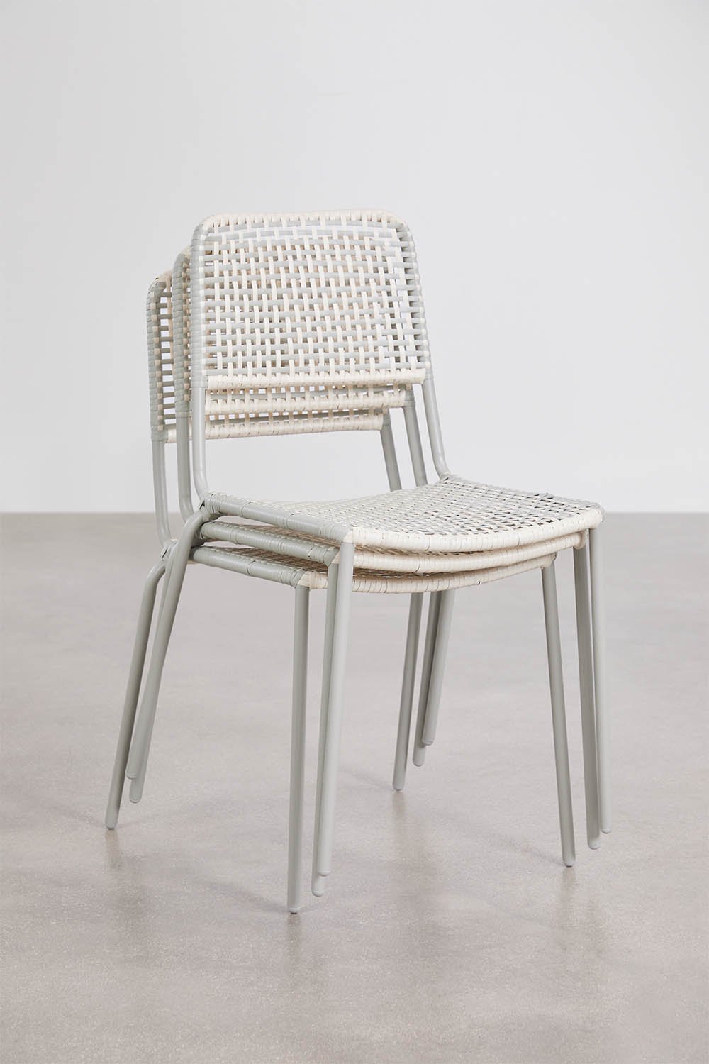 Set di 4 sedie da pranzo impilabili in acciaio e midollino sintetico Veyra, immagine della galleria 8