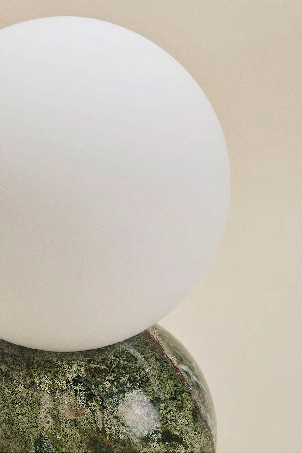 Lampada da tavolo in pietra naturale Tumkur, immagine della galleria 5