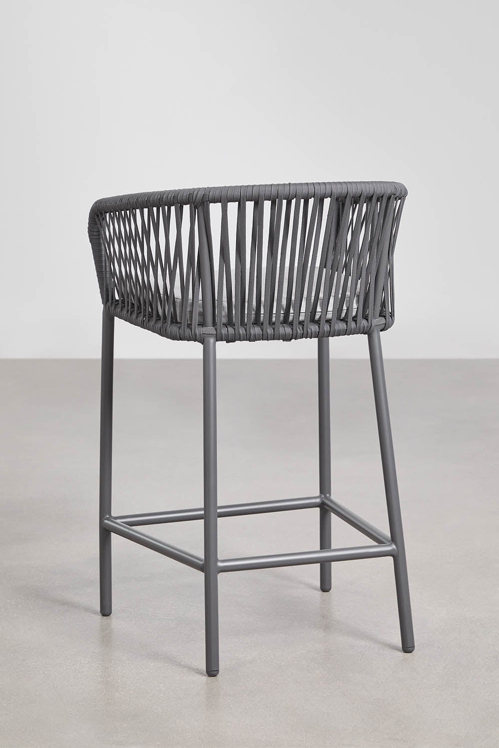 Sgabello alto con braccioli in corda intrecciata Arhiza, immagine della galleria 3