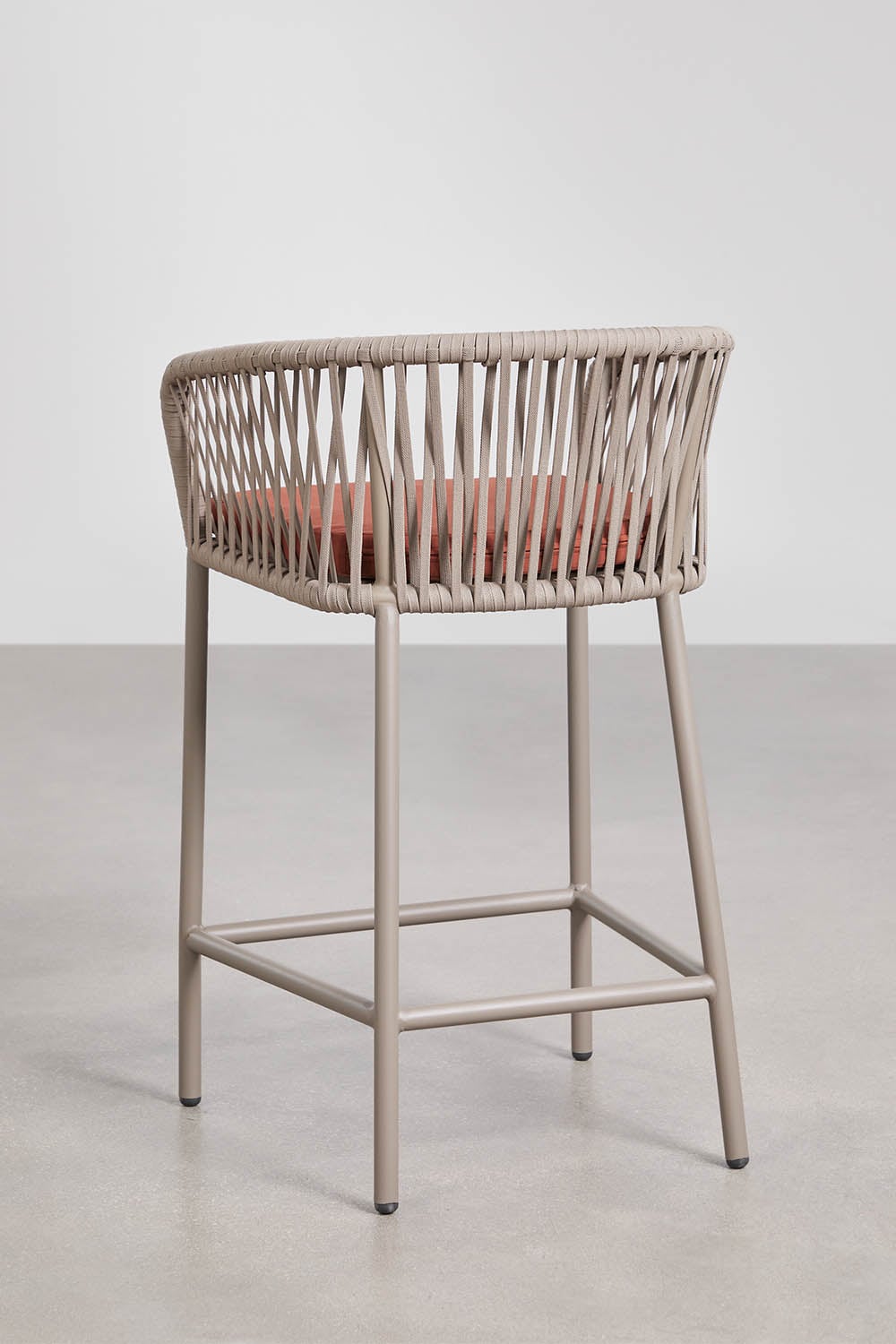 Set di 4 sgabelli alti con braccioli in corda intrecciata Arhiza, immagine della galleria 3