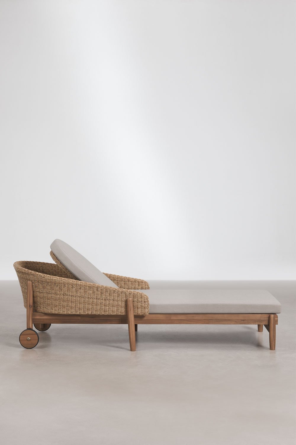 Lettino in legno di acacia e rattan sintetico Ribeira, immagine della galleria 3