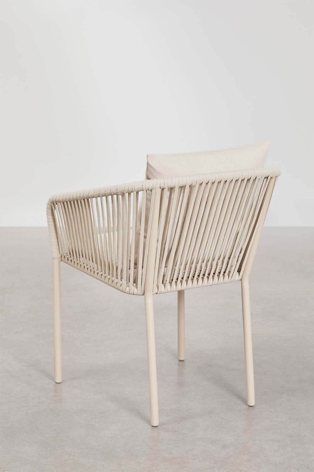 Sedia da giardino con braccioli in corda intrecciata Arhiza Classic, immagine della galleria 3