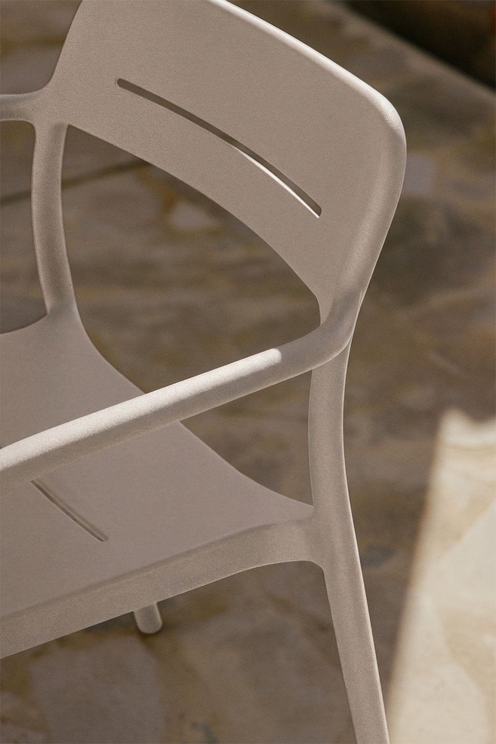 Set di 4 sedie da giardino impilabili con braccioli in polipropilene Graneli, immagine della galleria 2