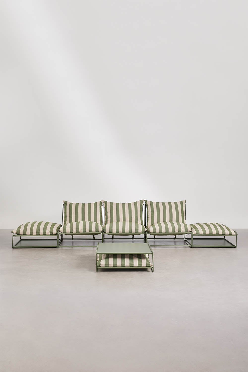 Set da giardino con divano modulare a 3 pezzi, tavolino laterale e 2 pouf convertibili Amaro, immagine della galleria 3