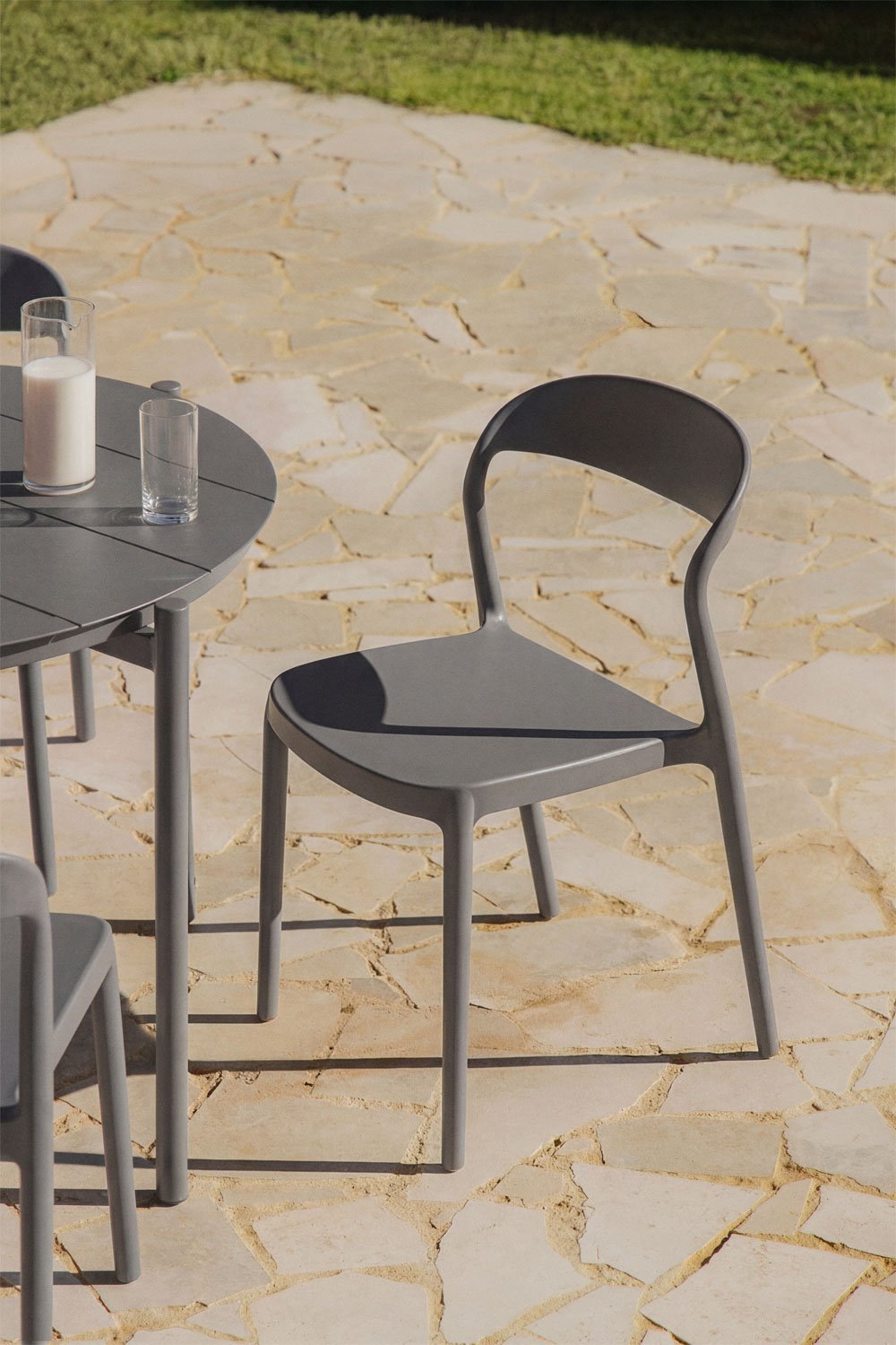 Set di 2 sedie da giardino impilabili in polipropilene Brenza, immagine della galleria 1