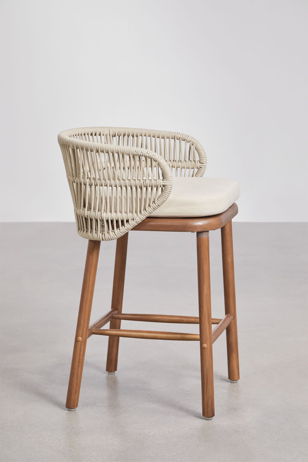 Set di 2 sgabelli alti da giardino in legno di acacia e corda intrecciata Capri, immagine della galleria 4