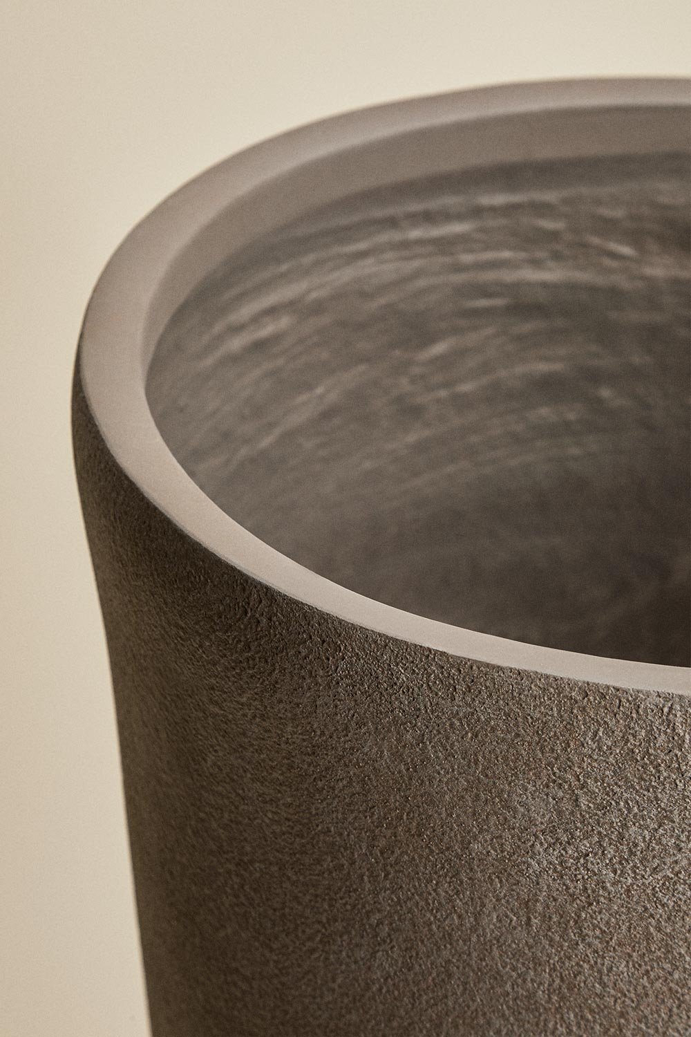 Vaso in cemento Paige, immagine della galleria 2