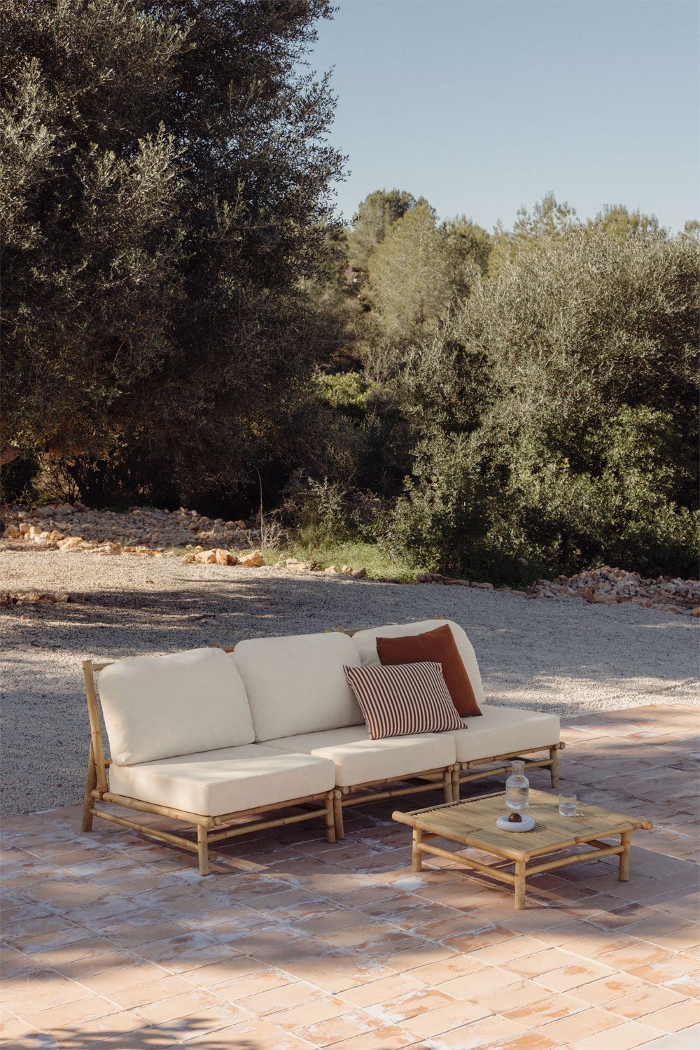 Set da giardino con divano modulare a 3 pezzi e tavolino quadrato 75x75 cm in bambù Isendra, immagine della galleria 1