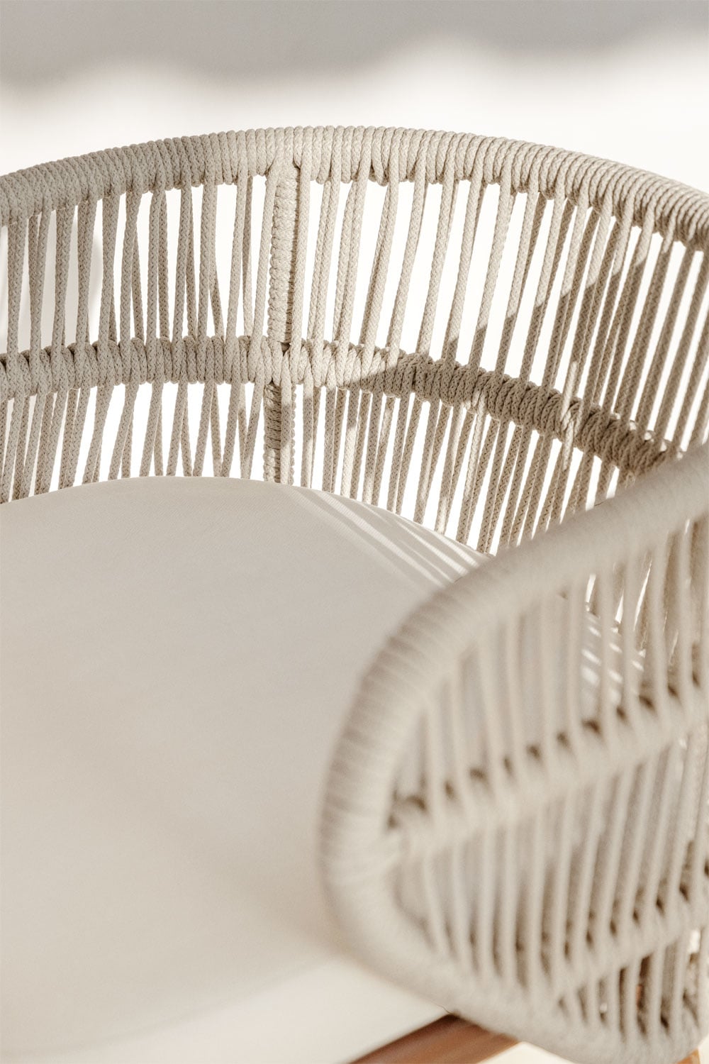 Set di 4 sgabelli alti da giardino in legno di acacia e corda intrecciata Capri, immagine della galleria 2