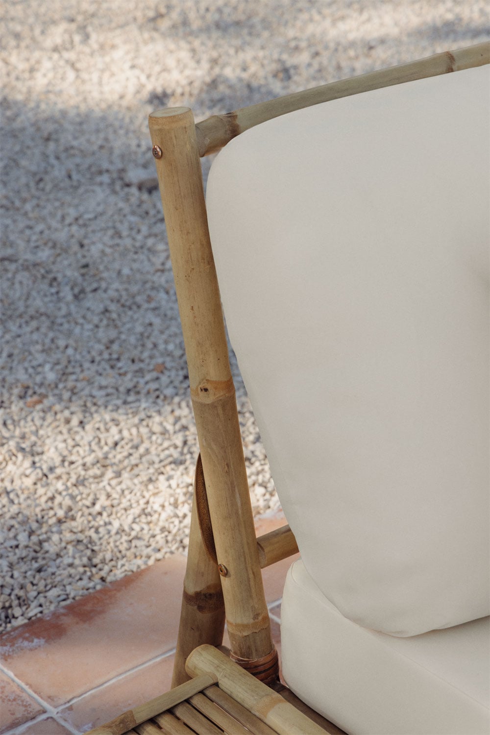 Set da giardino con poltrona, pouf e tavolino laterale rettangolare 75x40 cm in bambù Isendra, immagine della galleria 2