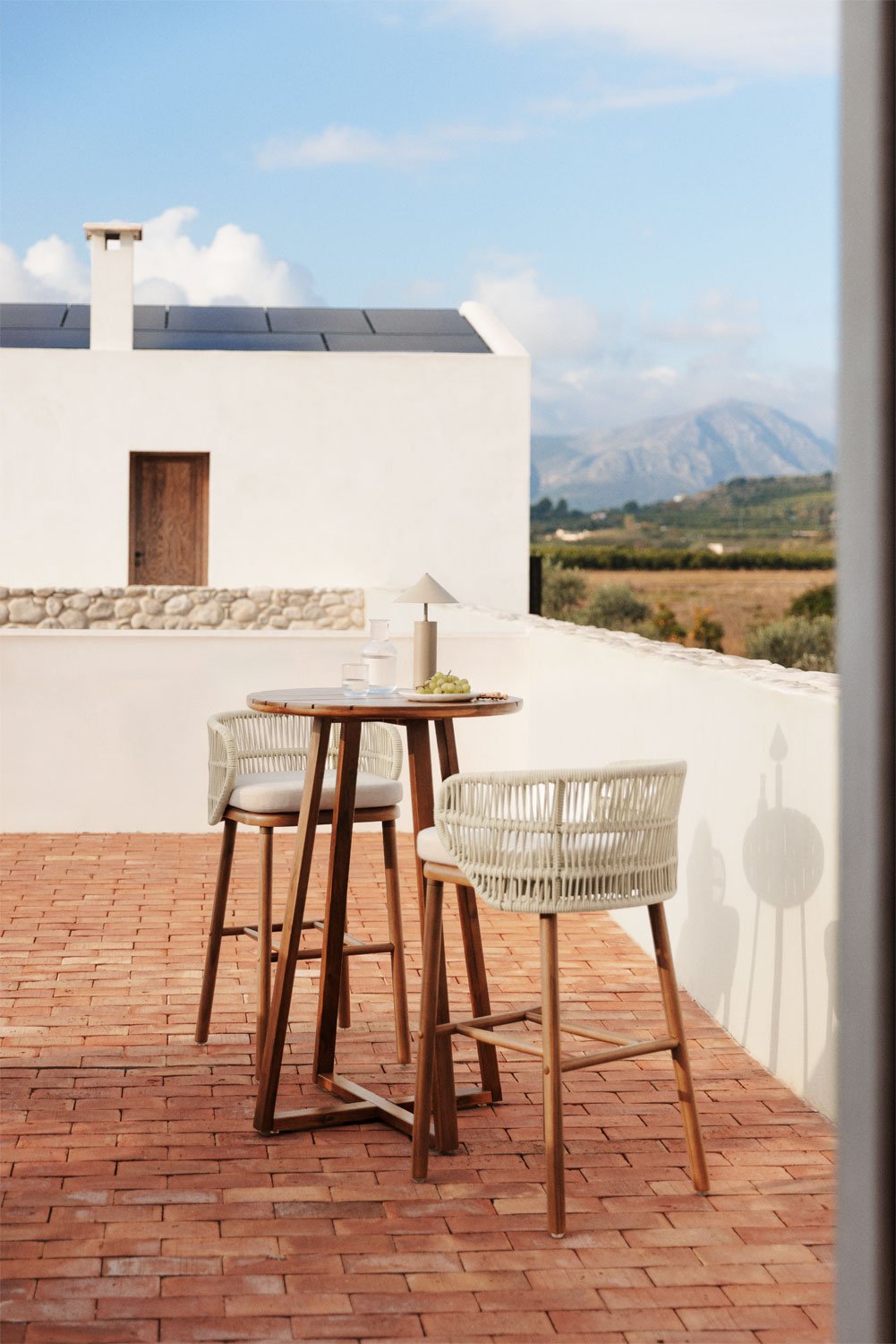 Set di 2 sgabelli alti da giardino in legno di acacia e corda intrecciata Capri, immagine della galleria 8