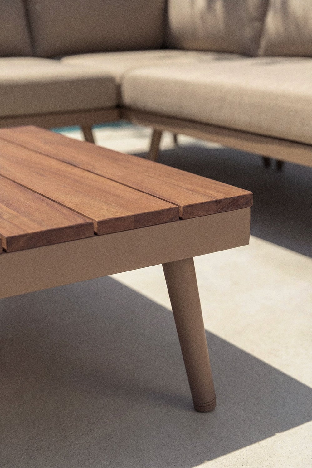 Set da giardino con divano angolare 5 posti e tavolino in alluminio e legno di acacia Kalen, immagine della galleria 2