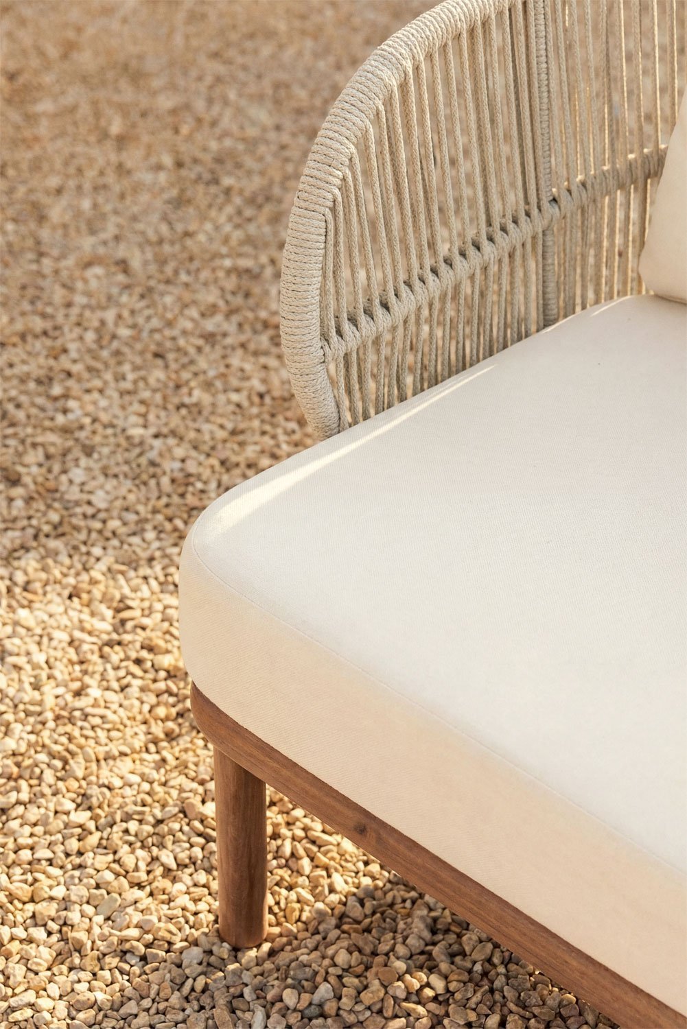 Poltrona da giardino in legno di acacia e corda intrecciata Capri, immagine della galleria 2