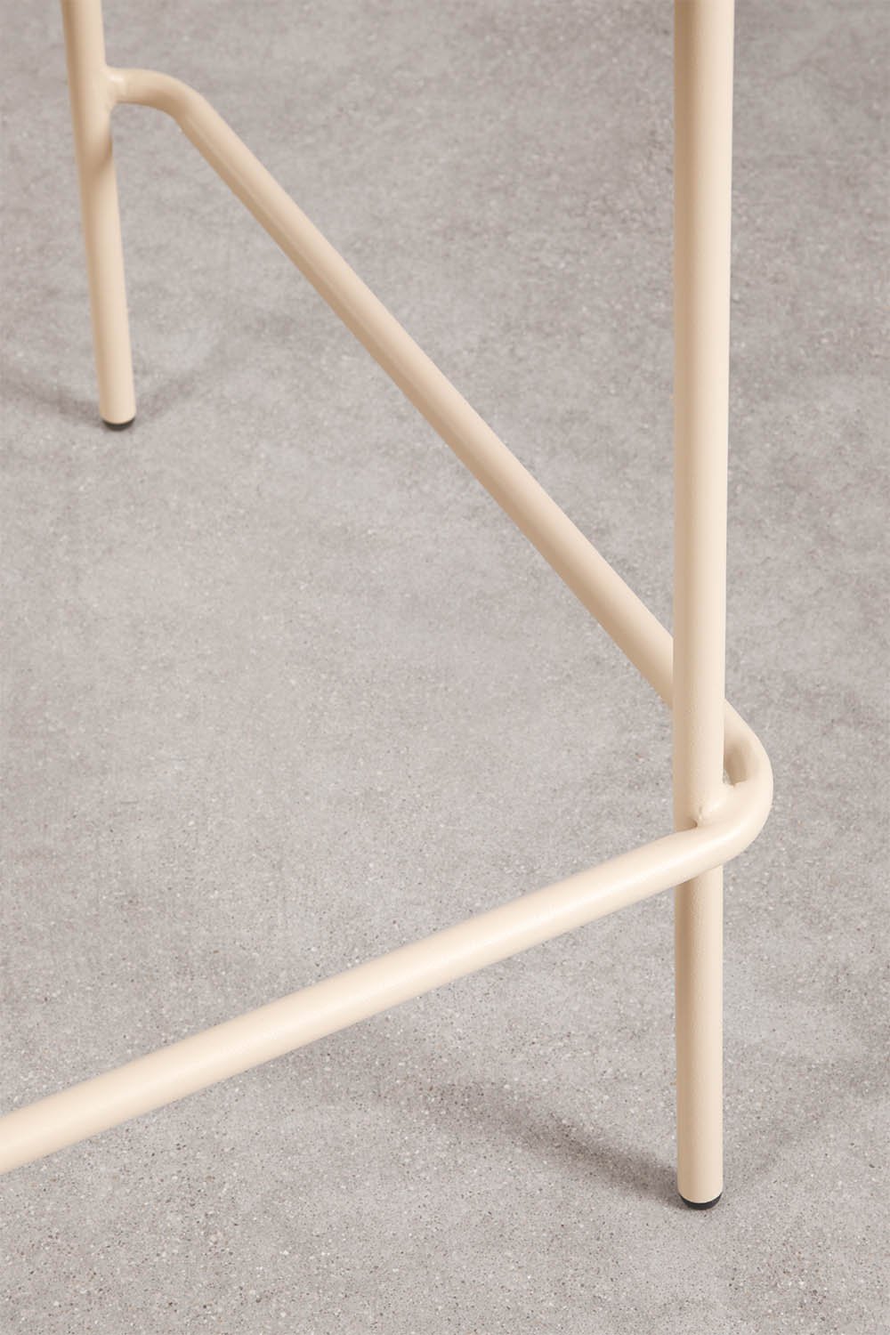 Pack di 2 sgabelli alti in rattan sintetico e ferro Revia, immagine della galleria 5
