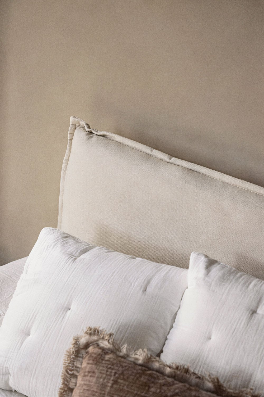 Letto con contenitore imbottito Lorea, immagine della galleria 2