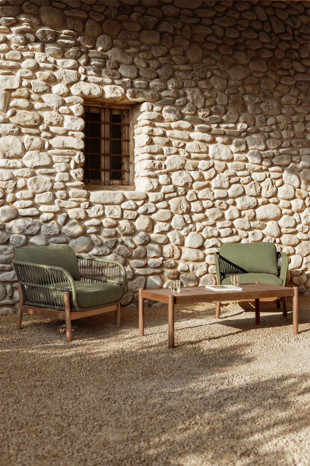 Set da giardino con 2 poltrone in corda intrecciata e tavolino in legno di acacia Karvia, immagine della galleria 1