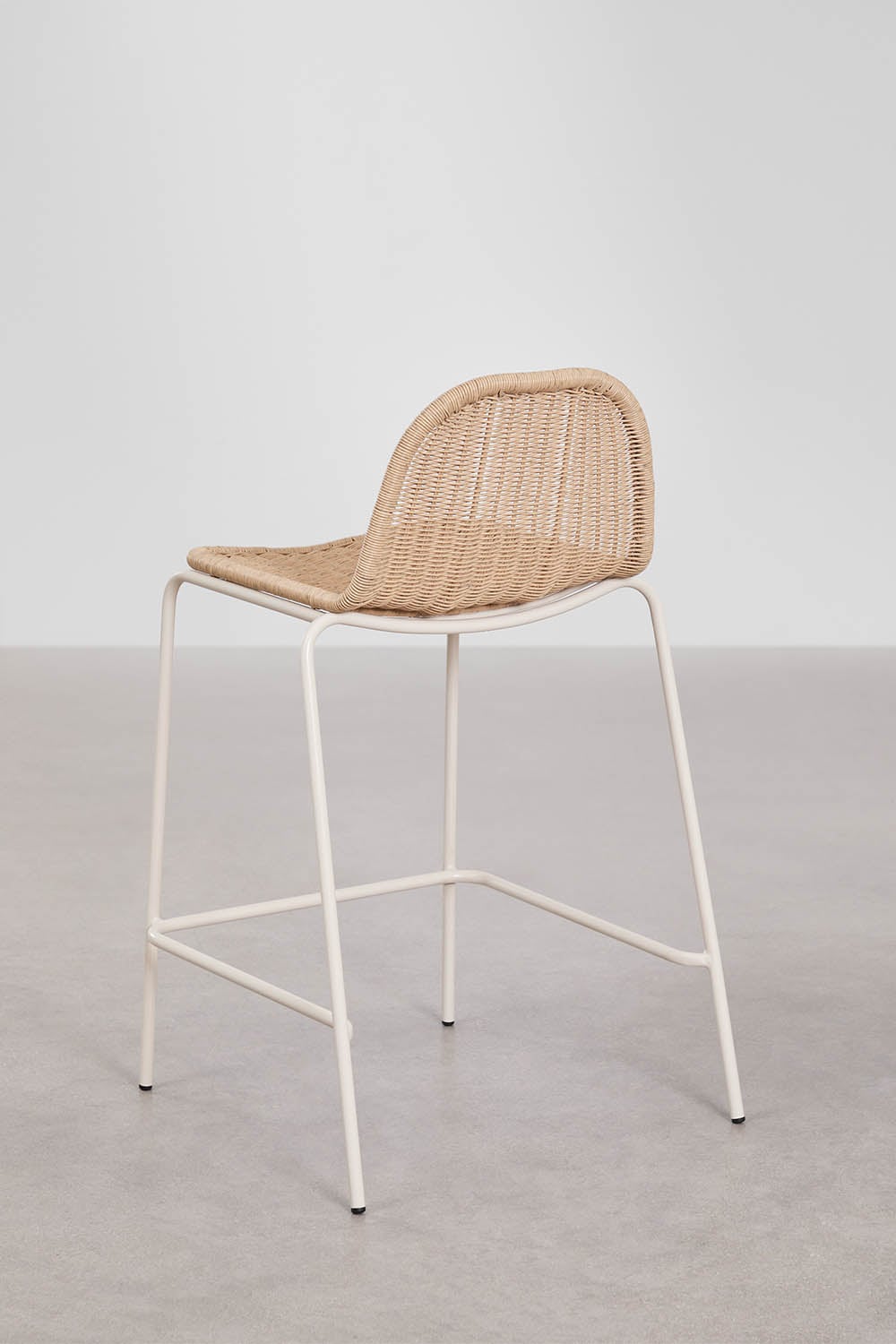 Sgabello alto impilabile in midollino sintetico Reiven, immagine della galleria 3