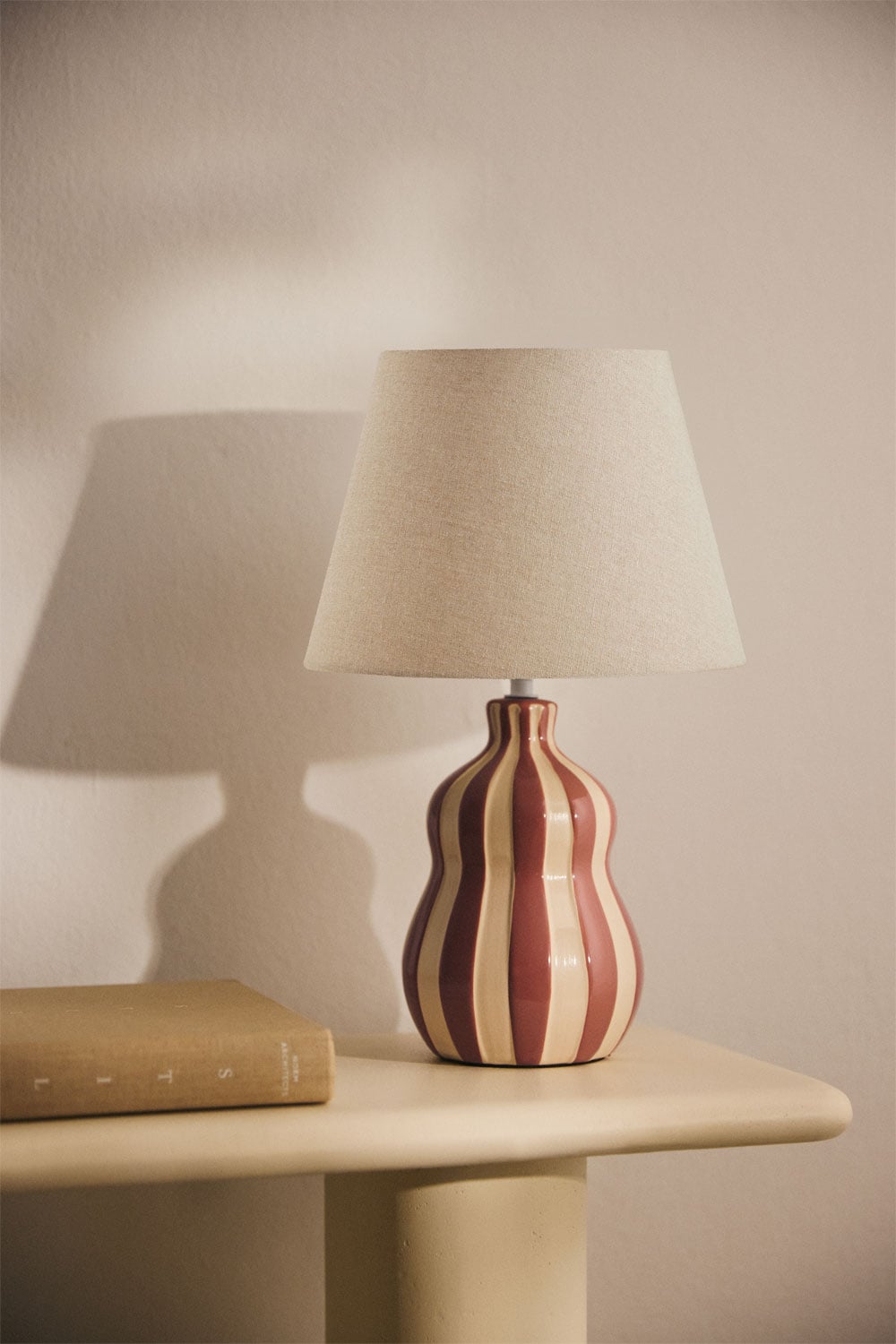 Lampada da tavolo ↑40 cm in ceramica e lino Jolira, immagine della galleria 1