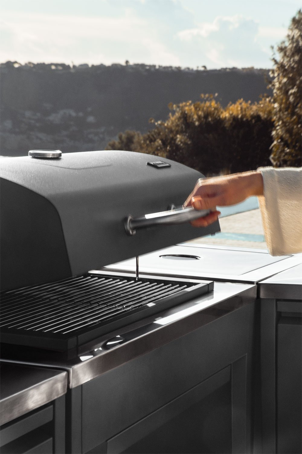 Modulo con barbecue a carbone per cucina modulare da esterno in acciaio Savona, immagine della galleria 3