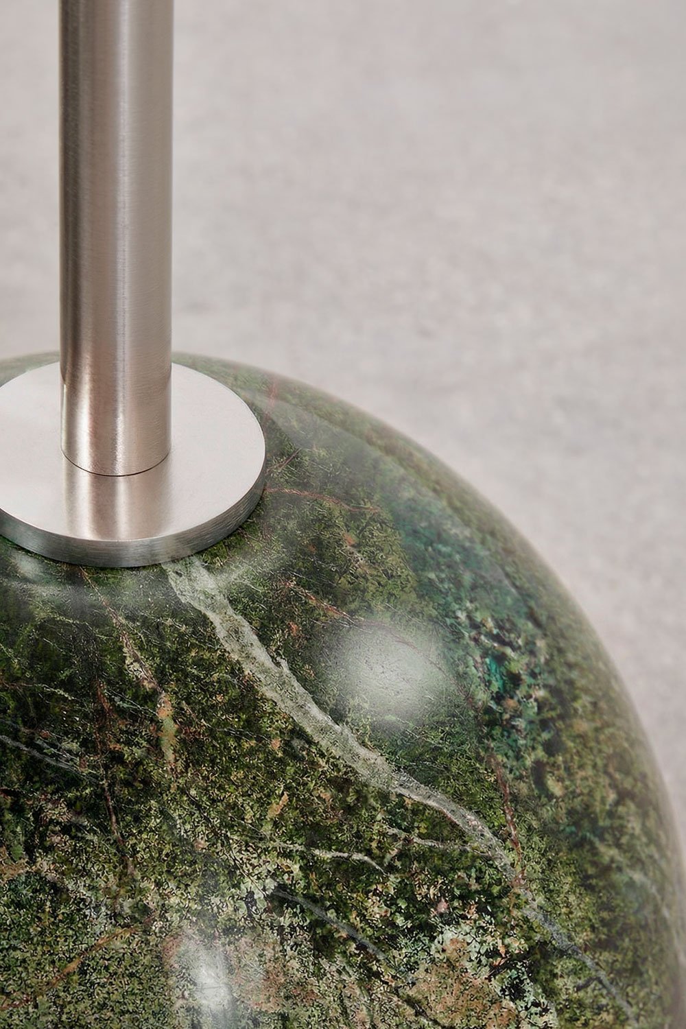 Appendiabiti da terra in ferro e marmo Felora, immagine della galleria 5