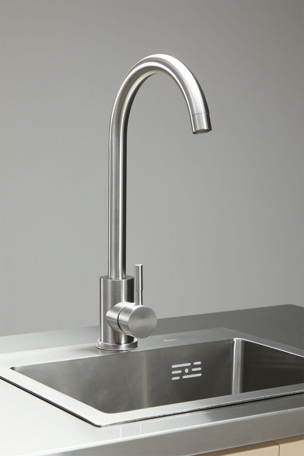 Cucina modulare da esterno a 3 pezzi con lavello, pannello organizzatore e contenitore in acciaio Rivana, immagine della galleria 4