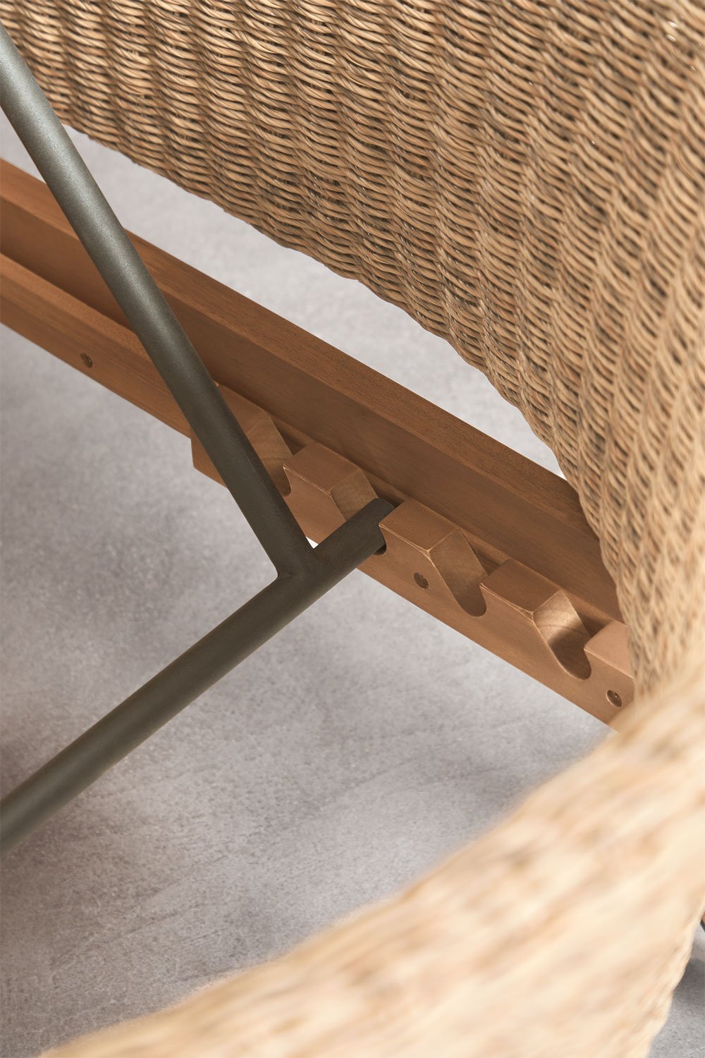 Lettino in legno di acacia e rattan sintetico Ribeira, immagine della galleria 7