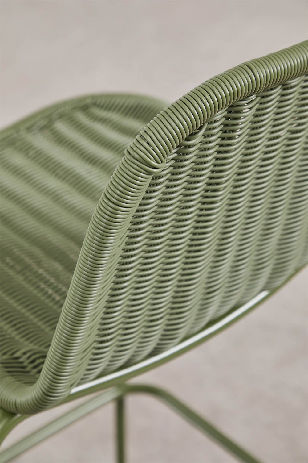 Set di 4 sgabelli alti da giardino impilabili in midollino sintetico Reiven, immagine della galleria 4