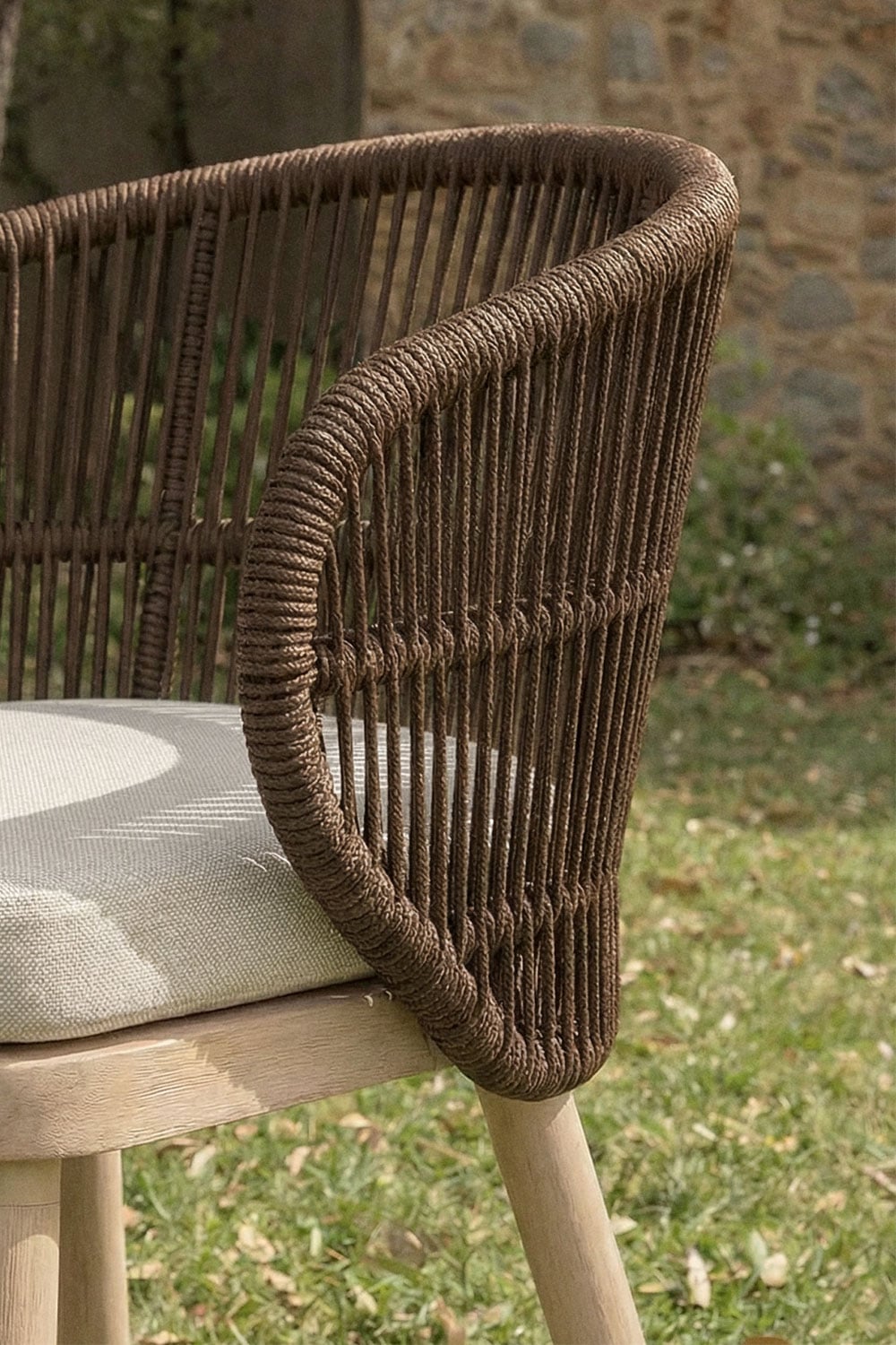 Sedia da giardino in legno di acacia e corda intrecciata Capri, immagine della galleria 2