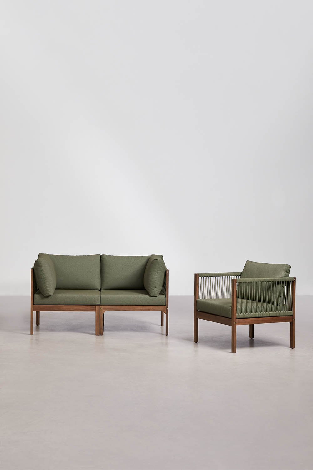 Set da giardino con divano modulare a 2 pezzi con braccioli e poltrona in legno di acacia Branson, immagine della galleria 3