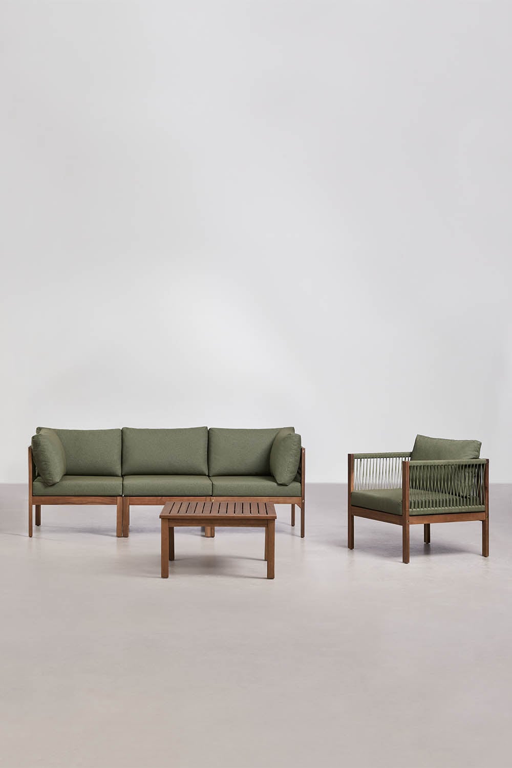 Set da giardino composto da divano componibile in 3 pezzi con braccioli, poltrona e tavolino in legno di acacia Branson, immagine della galleria 1