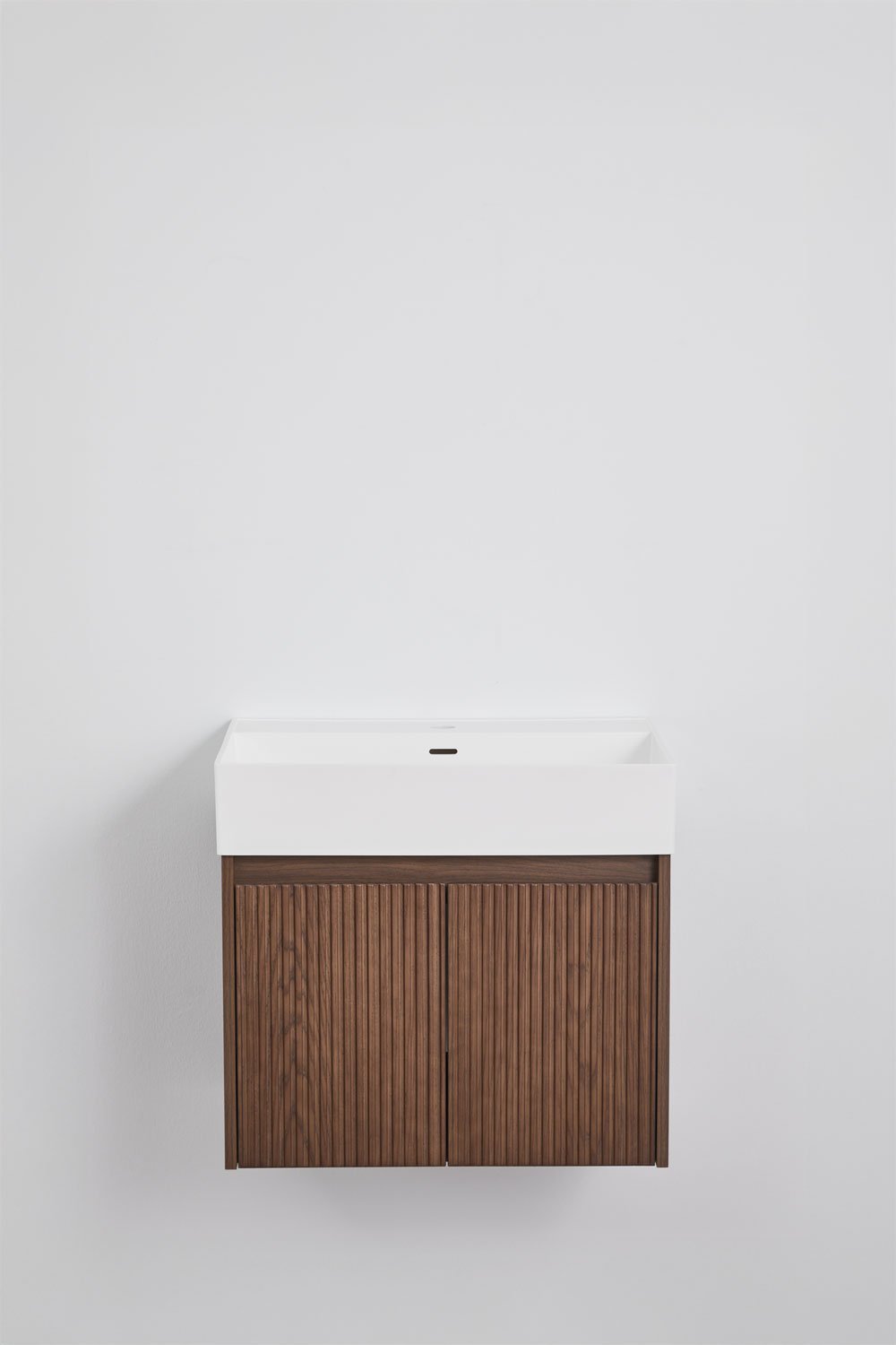 Set di mobili da bagno sospesi in legno con lavabo integrato Genevie, immagine della galleria 1